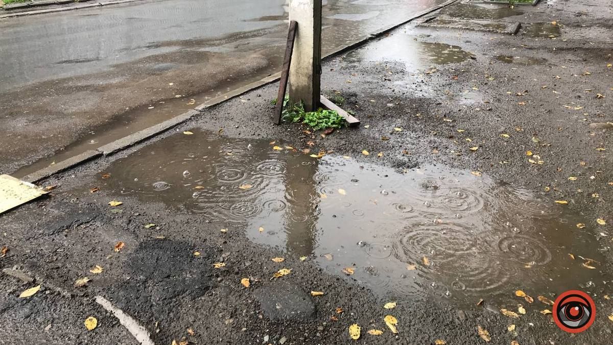 Басейни на вулиці Романа Шухевича або парасолька не поможе 7