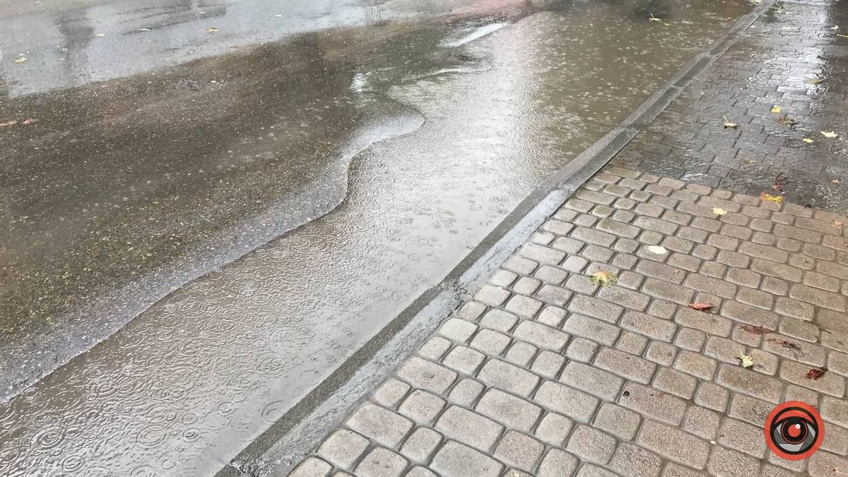 Басейни на вулиці Романа Шухевича або парасолька не поможе 3