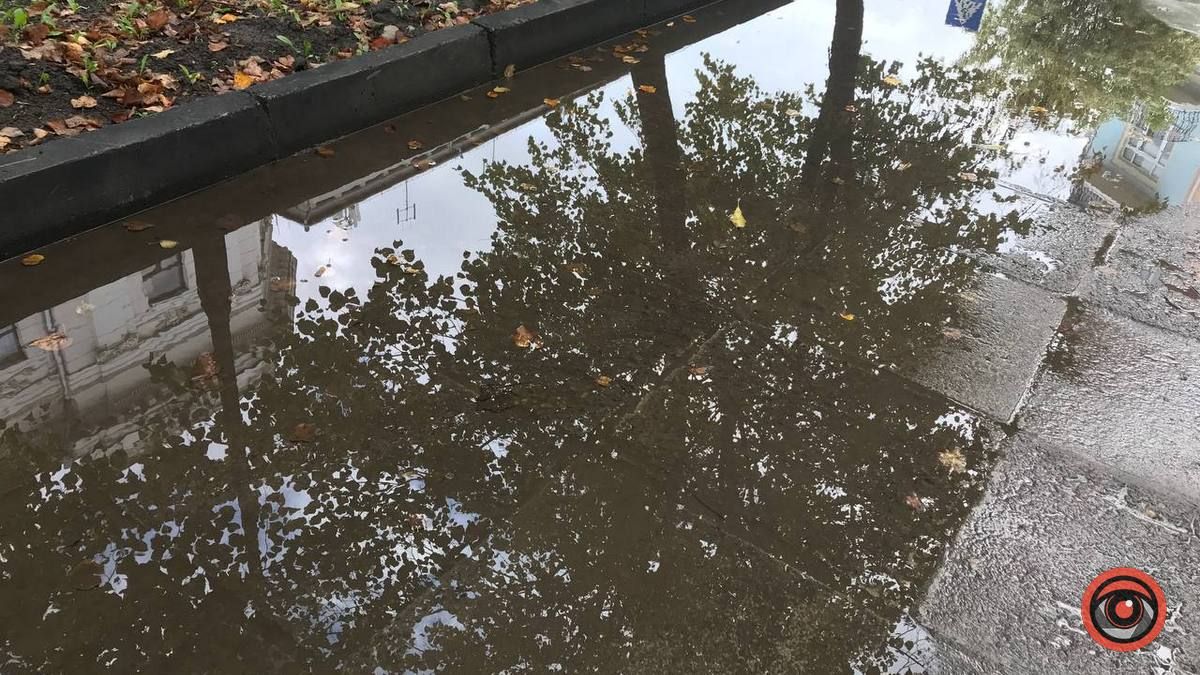 На вулиці Кобринського тротуар став одним цілим з бруківкою 7