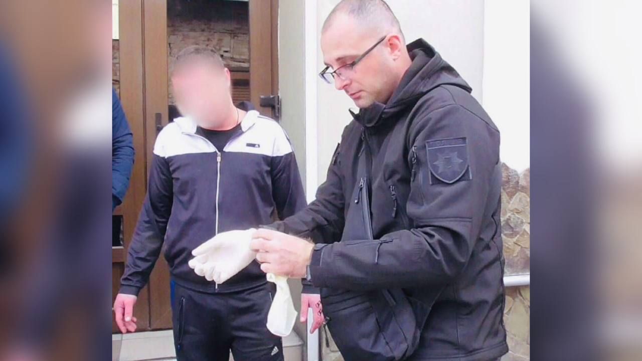 Збували психотропи: на Косівщині затримали наркоторговців 1