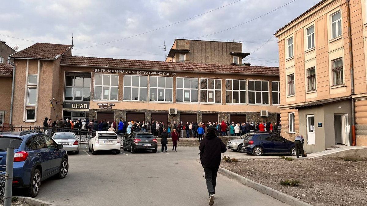 Ті, хто врятував нас від черг і хабарів: 6 вересня професійне свято адміністраторів ЦНАПів 7