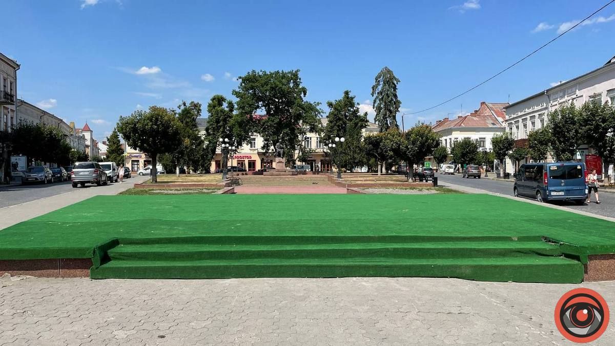 У серці Коломиї розпочався демонтаж площі Відродження 4