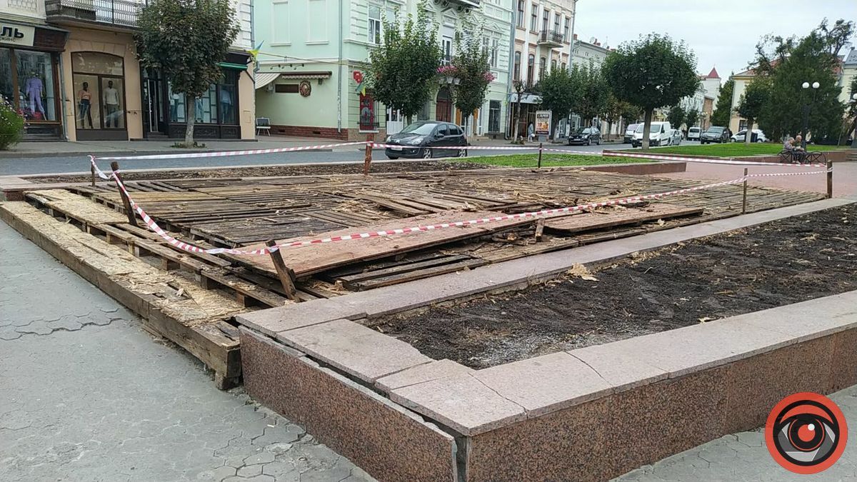 У серці Коломиї розпочався демонтаж площі Відродження