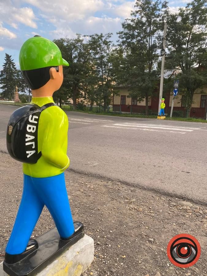 У Шепарівцях встановили "хлопчика-пішохода" 2