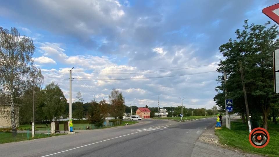 У Шепарівцях встановили "хлопчика-пішохода" 4