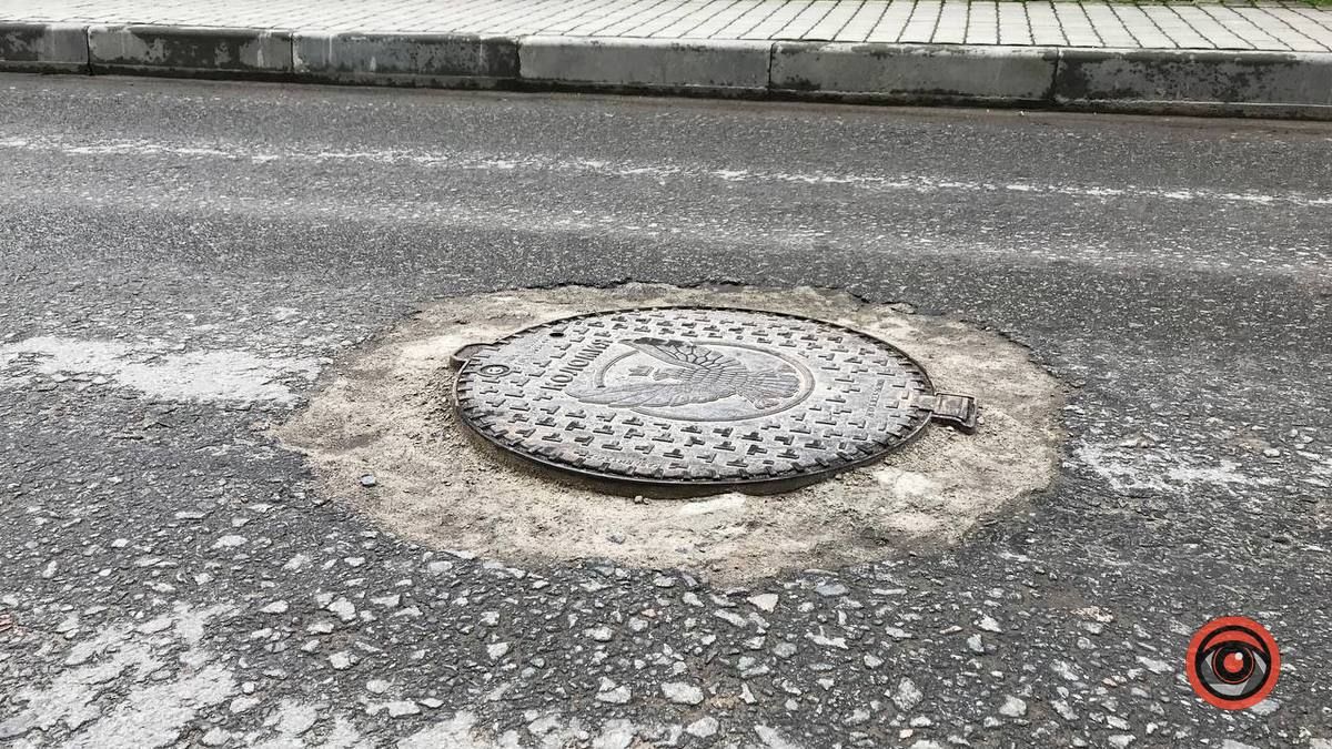 Дивись, не перечепись: на Чорновола та Валовій люки-спотикачки 4