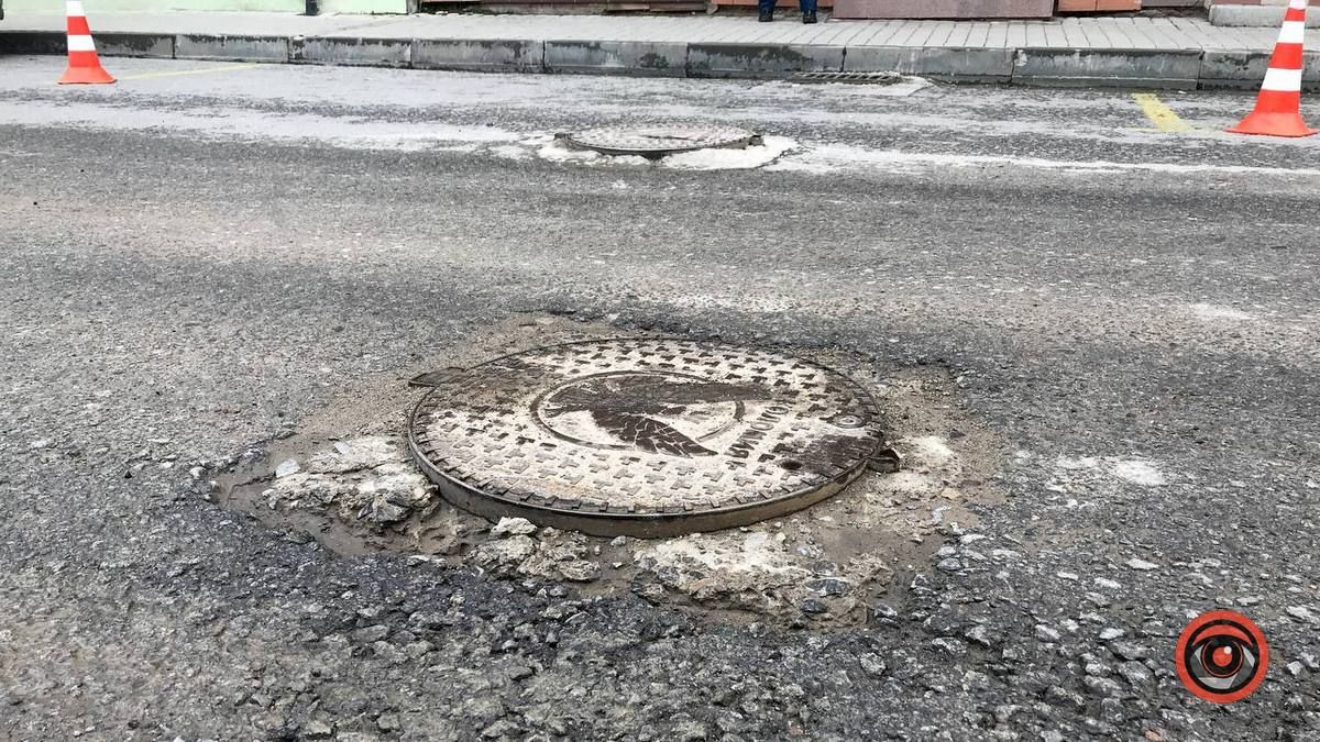 Дивись, не перечепись: на Чорновола та Валовій люки-спотикачки 6