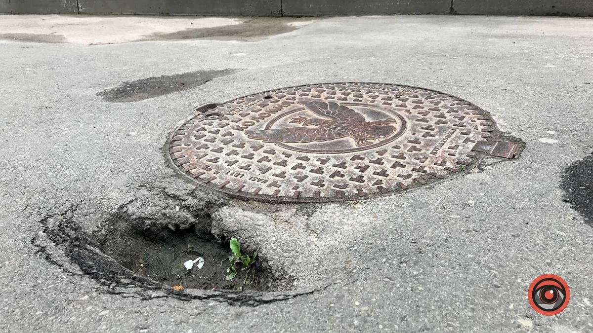 Дивись, не перечепись: на Чорновола та Валовій люки-спотикачки 1