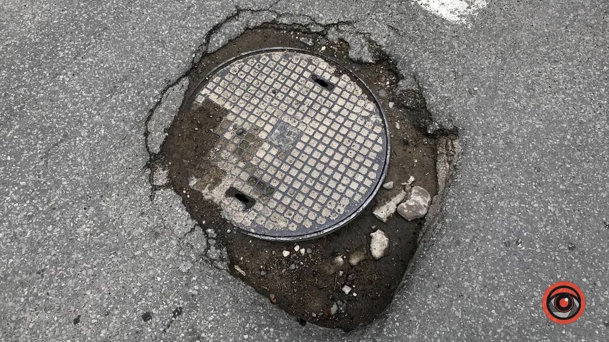 Дивись, не перечепись: на Чорновола та Валовій люки-спотикачки 3