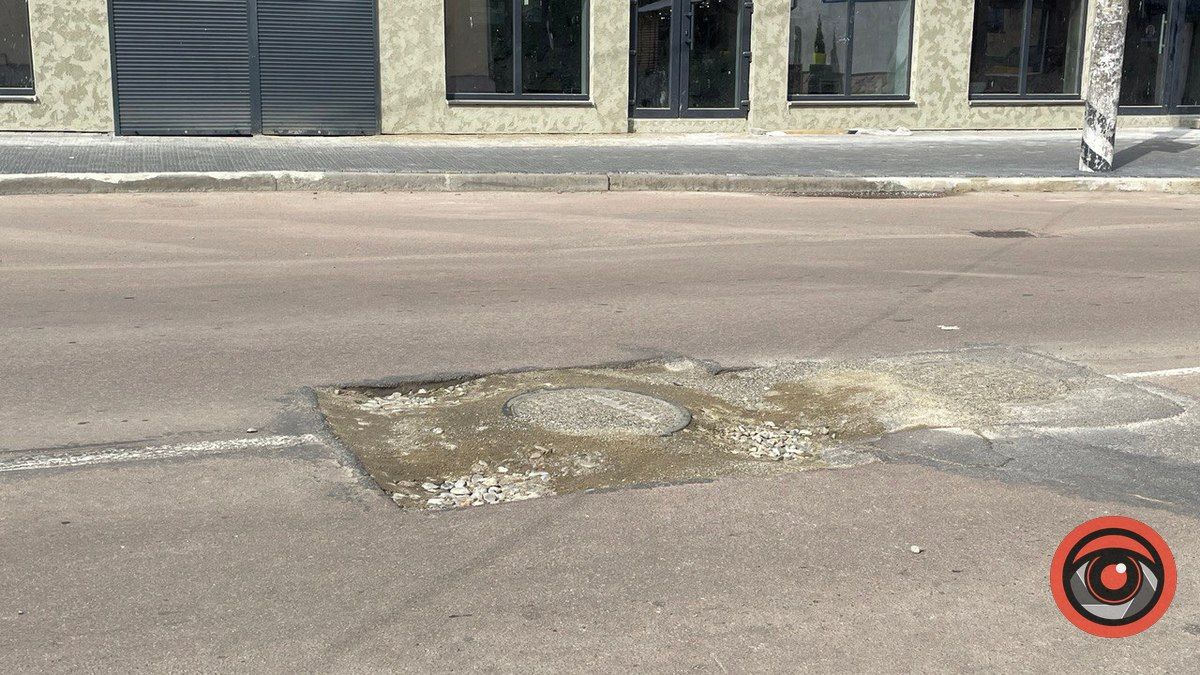 Після робіт комунальників на вул. Мазепи утворюються ями 2