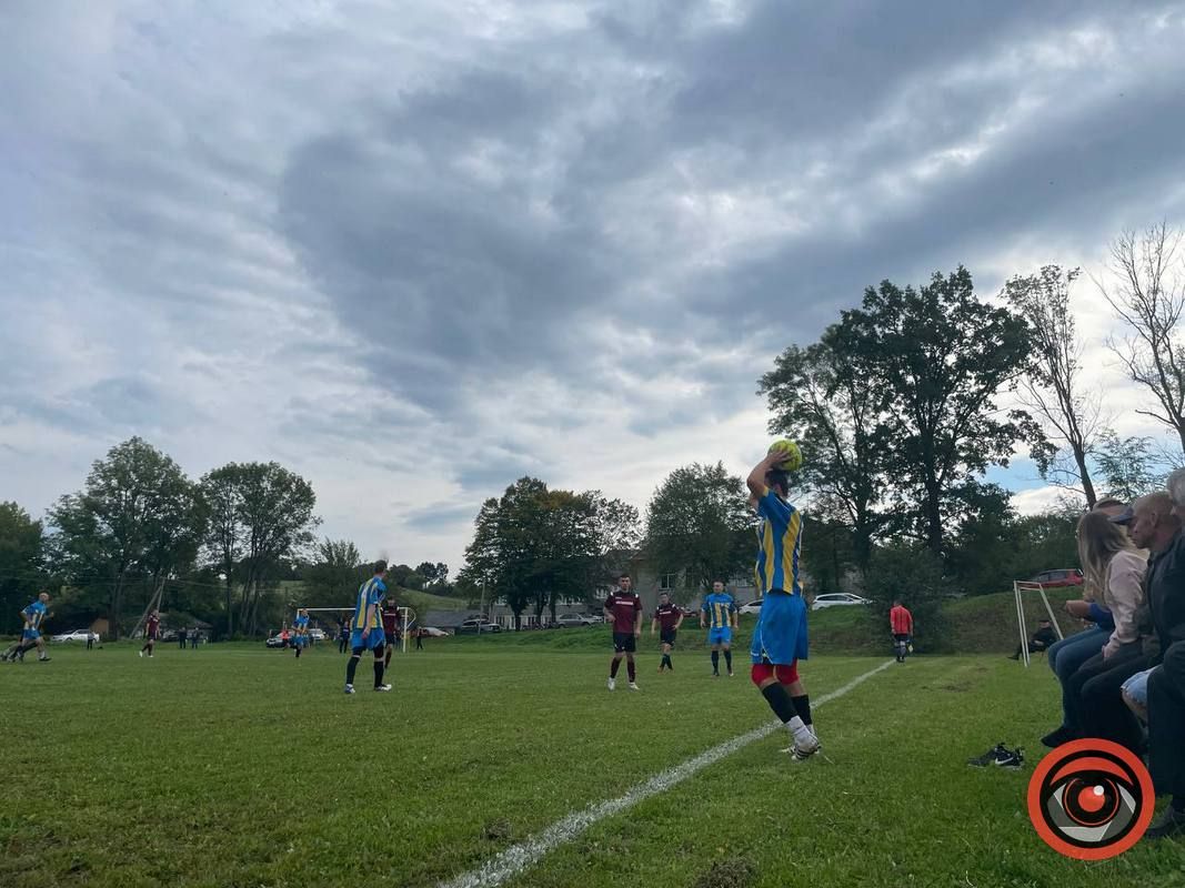 ФК "Вікторія" підтвердила свою назву під час гри з ФК "Голосків". Фото 4