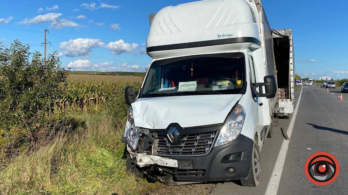 На об'їзній під Коломиєю сталась ДТП: вантажівка стукнула легковик 5