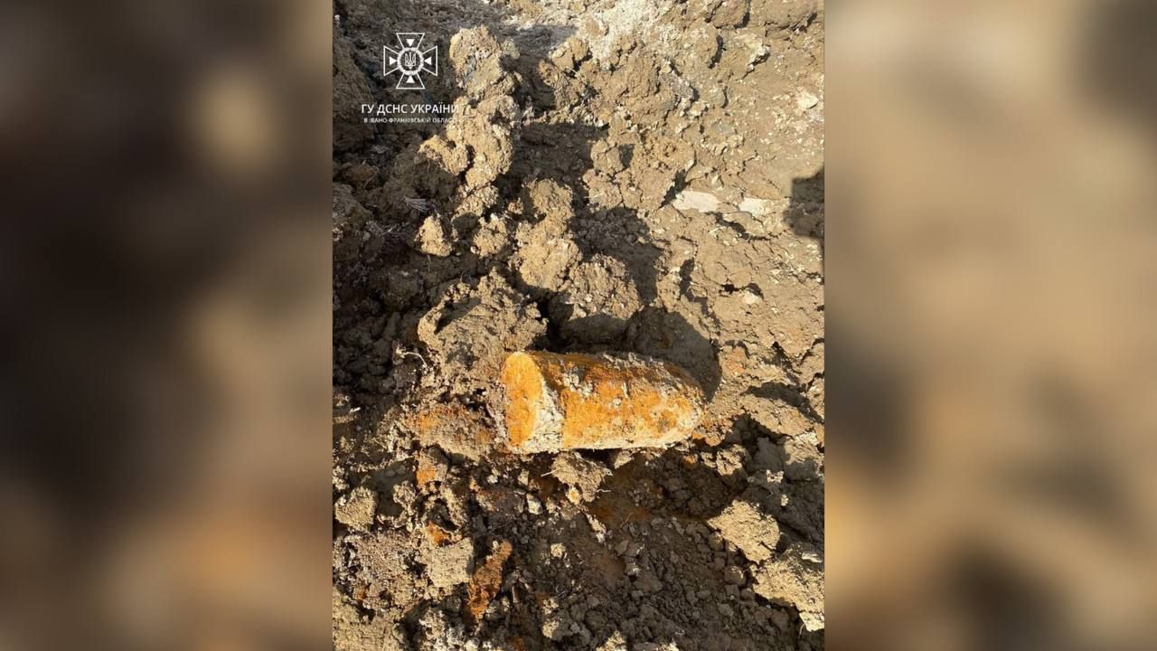 На Надвірнянщині піротехніки знищили артилерійський снаряд