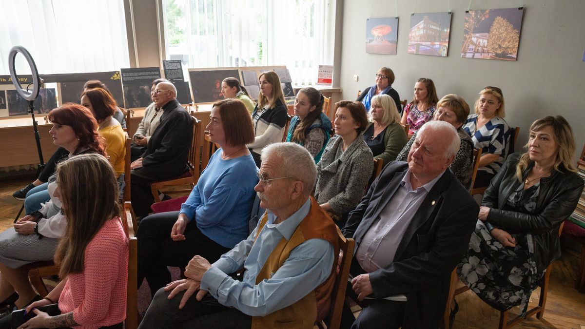 У Коломиї письменниця Іванна Стеф'юк презентувала свою книгу 4