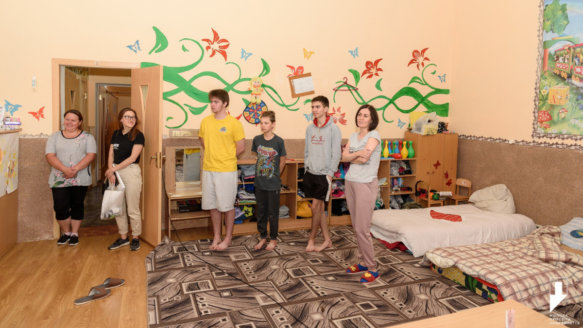 Сім'я з Донеччини отримала техніку від громадської організації 5