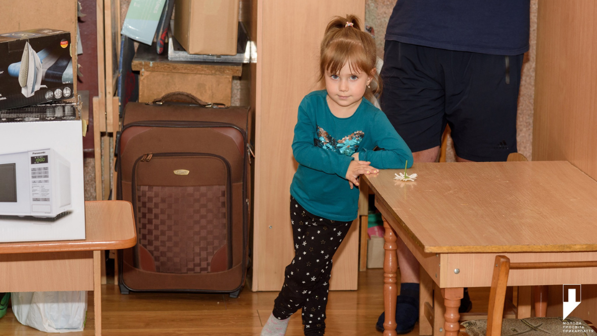 Сім'я з Донеччини отримала техніку від громадської організації 4