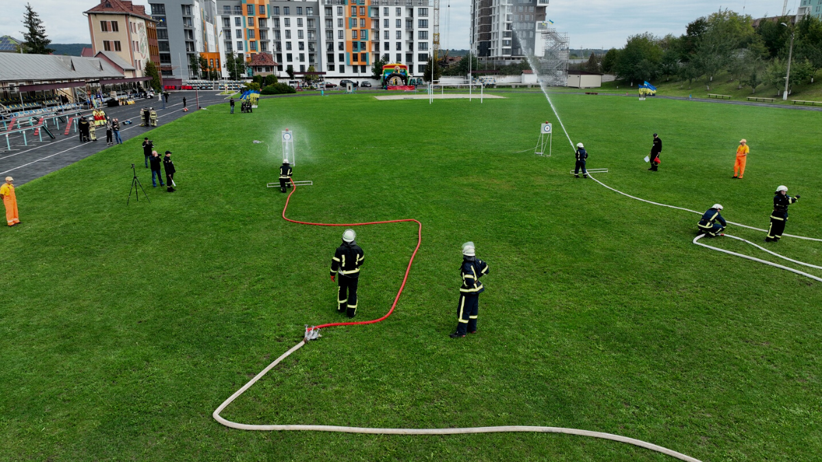 Рятувальники-добровольці з Косівського району перемогли в обласних змаганнях серед пожежників 9