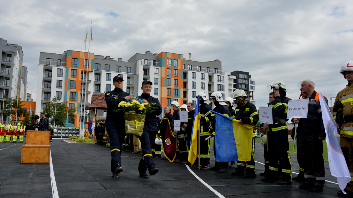 Рятувальники-добровольці з Косівського району перемогли в обласних змаганнях серед пожежників 4