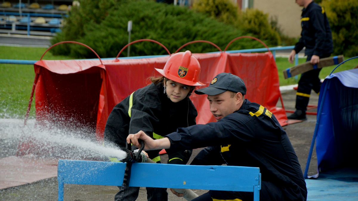 Рятувальники-добровольці з Косівського району перемогли в обласних змаганнях серед пожежників 7