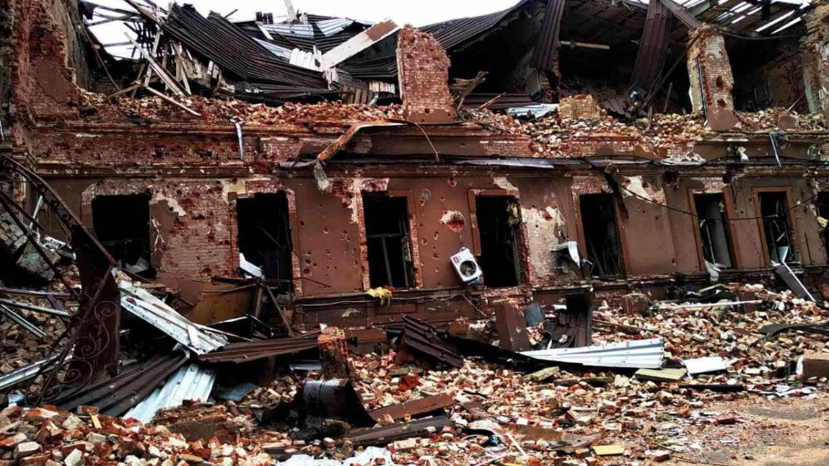 Коломиян запрошують долучитися до благодійної акції "Врятуй бібліотеку Маріуполя" 2