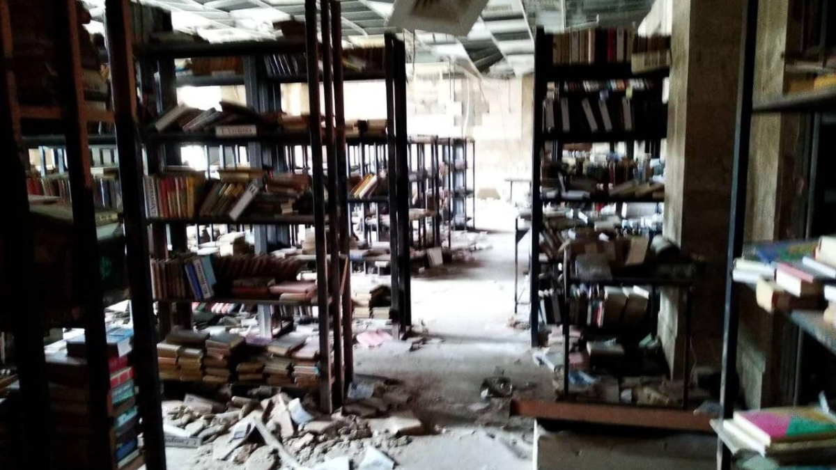 Коломиян запрошують долучитися до благодійної акції "Врятуй бібліотеку Маріуполя" 4