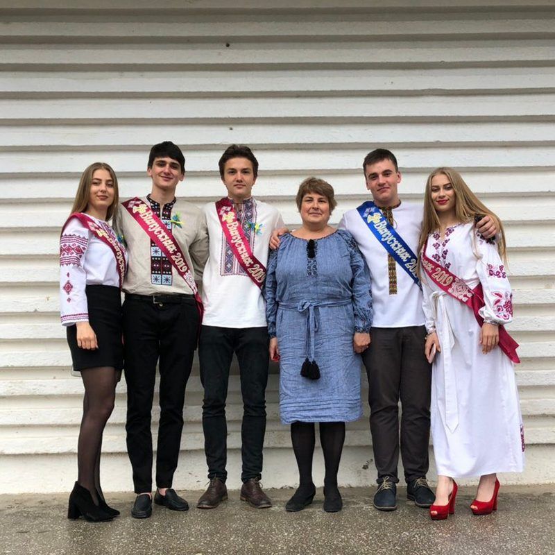 Викинули за борт: за відому вчительку історії з ліцею №1 заступилися діти й батьківський комітет 1