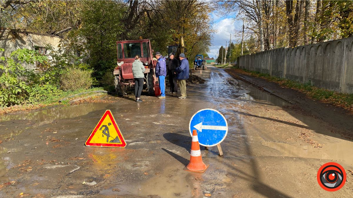 У Коломиї прорвало водопровідну трубу: тривають ремонтні роботи 1