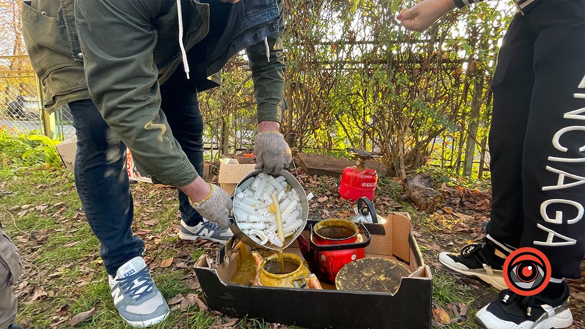 Коломийські пластуни виготовляють окопні свічки 1