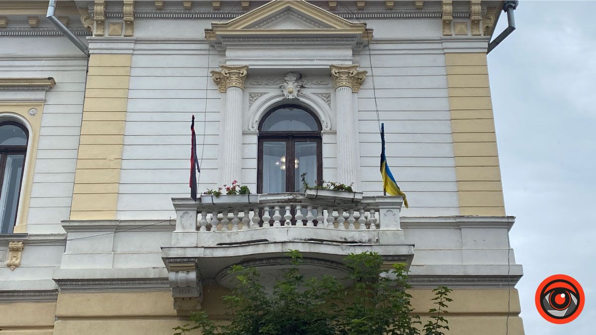 Погляньте вгору | Добірка найоригінальніших балкончиків Коломиї 2