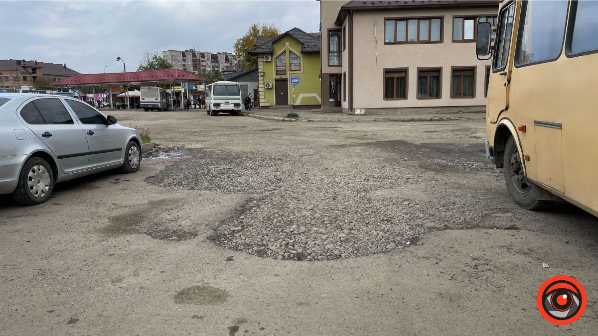 Головне колеса не погубити: жахливий заїзд на автостанцію в Коломиї 11