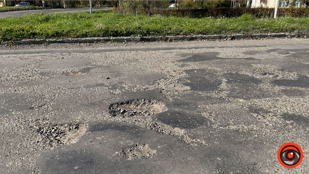 Попереду ями або як проїхати кільцеву розв'язку на Франківськ? 12