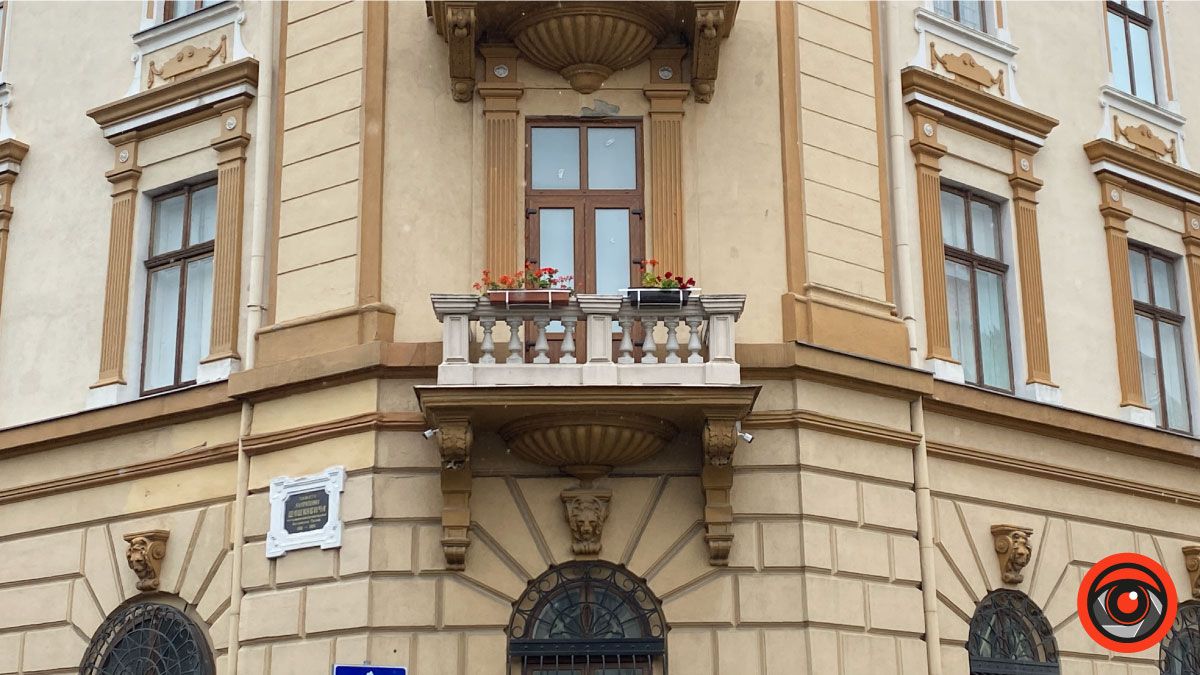 Погляньте вгору | Добірка найоригінальніших балкончиків Коломиї