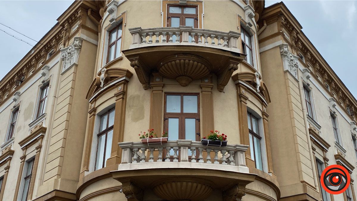 Погляньте вгору | Добірка найоригінальніших балкончиків Коломиї 5