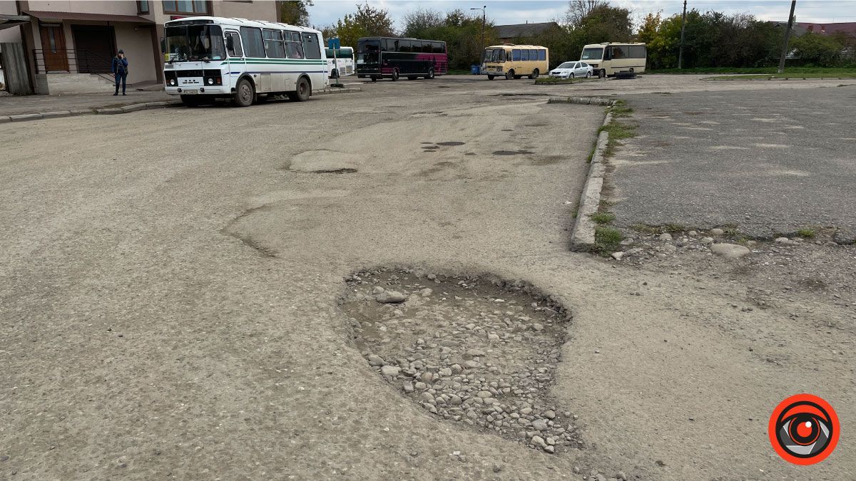 Головне колеса не погубити: жахливий заїзд на автостанцію в Коломиї 16