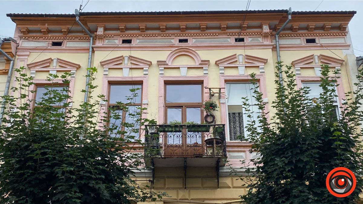 Погляньте вгору | Добірка найоригінальніших балкончиків Коломиї 9