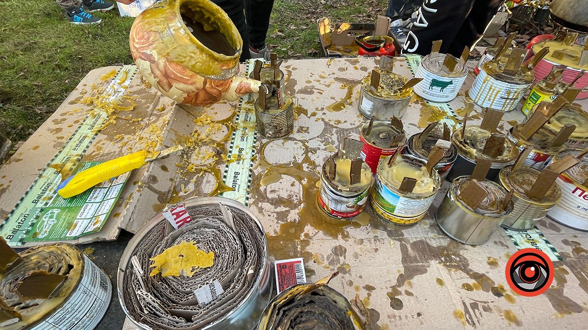 Коломийські пластуни виготовляють окопні свічки 3