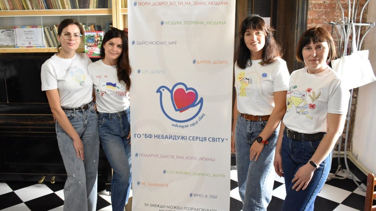 Футболки з малюнками особливих дітей виклали на продаж у Коломиї 5