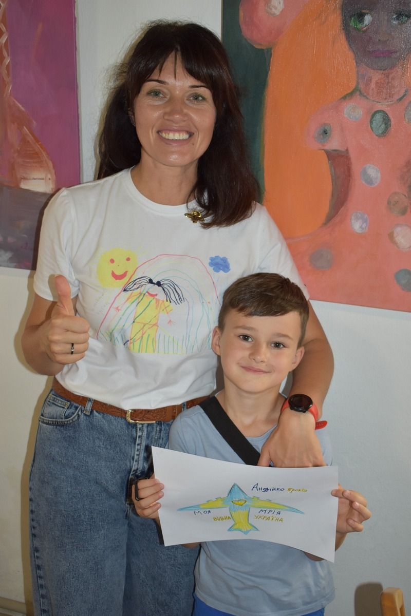 Футболки з малюнками особливих дітей виклали на продаж у Коломиї 1