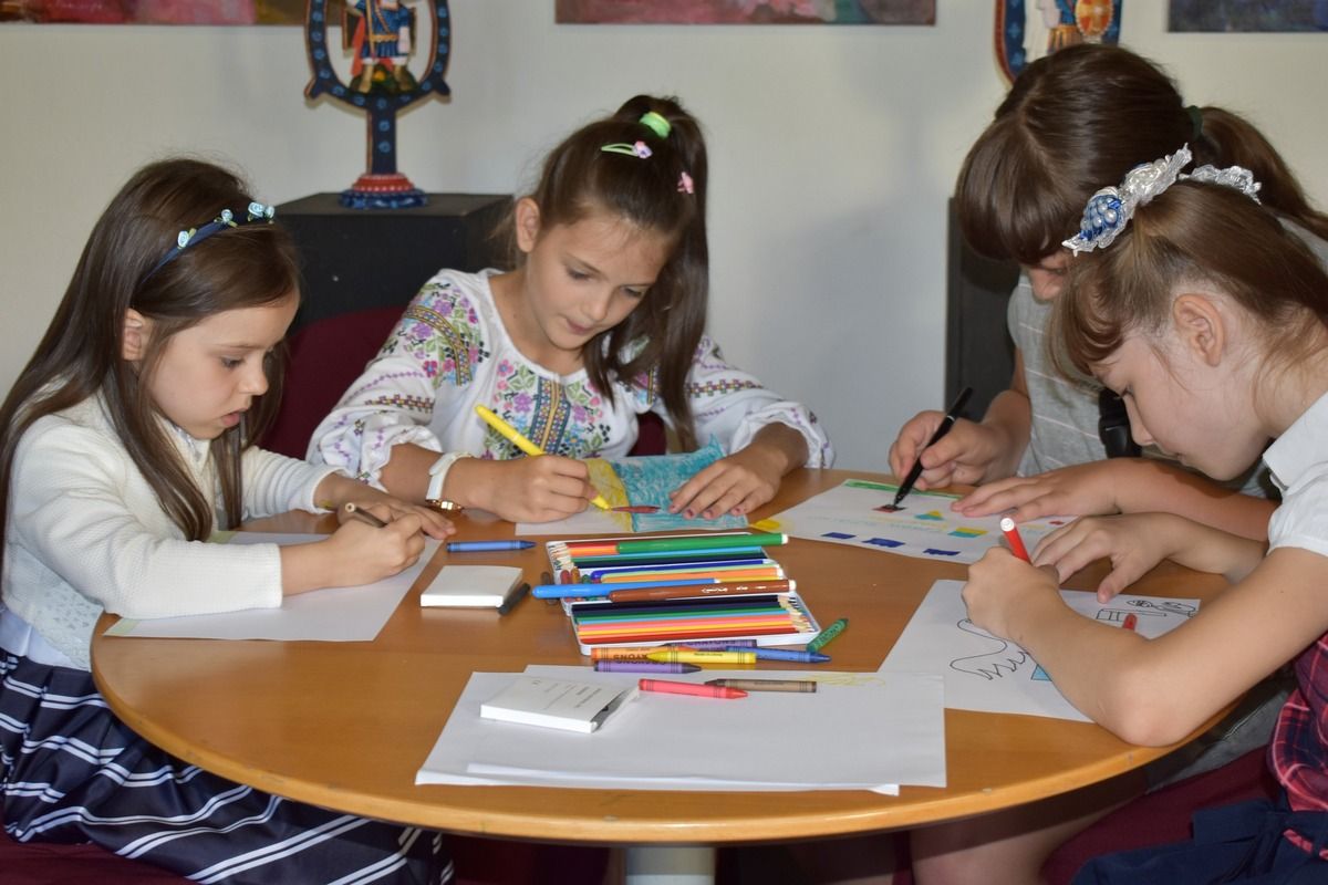 Футболки з малюнками особливих дітей виклали на продаж у Коломиї 4