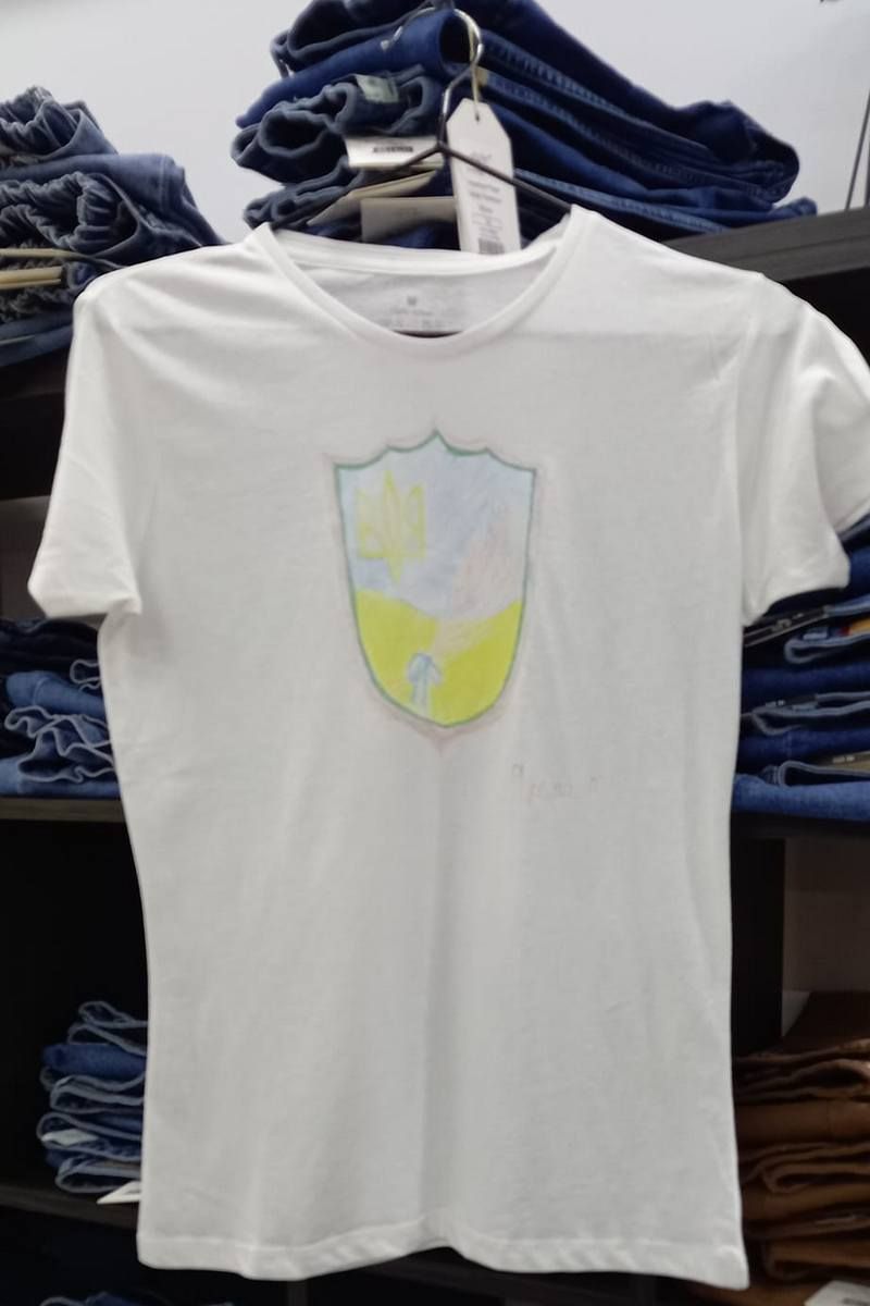 Футболки з малюнками особливих дітей виклали на продаж у Коломиї 14