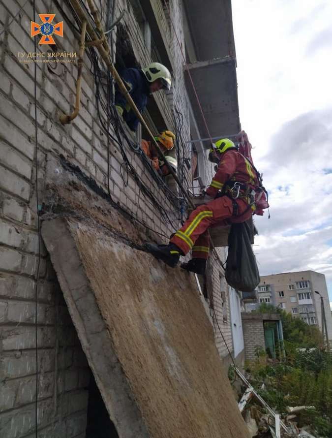 Прикарпатські рятувальники вже приступили до робіт на Харківщині 3