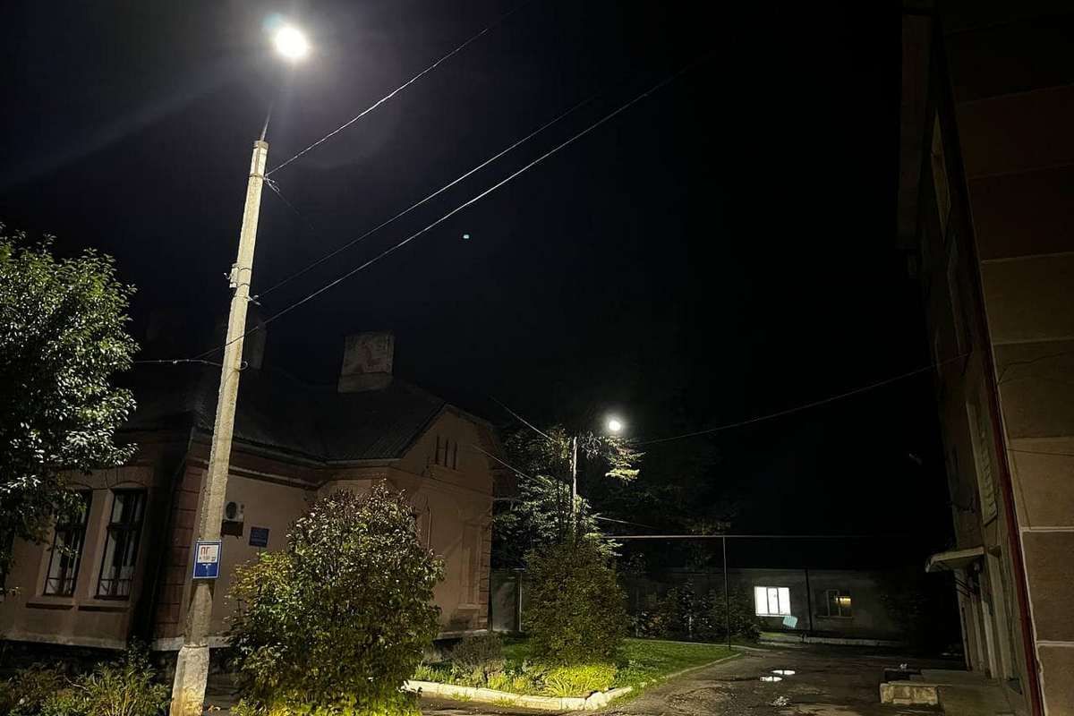 Очам не віриться: у селі Майдан нарешті встановили ліхтарі 4