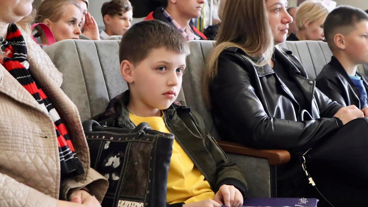 Діти загиблих та поранених захисників отримали подарункові сертифікати від Коломийської громади 3