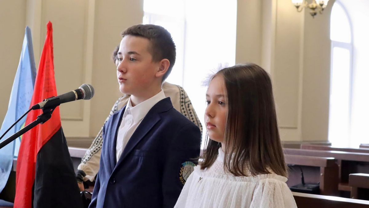 Діти загиблих та поранених захисників отримали подарункові сертифікати від Коломийської громади 9