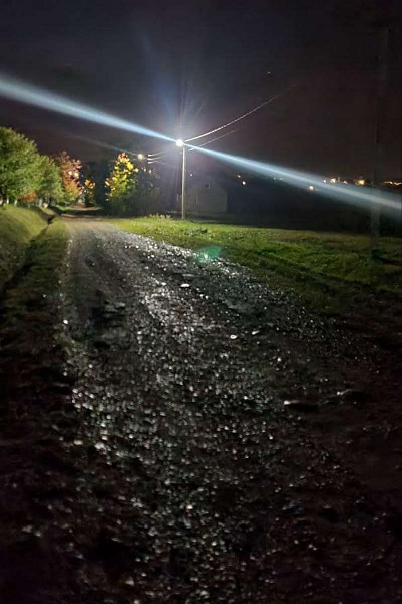 Очам не віриться: у селі Майдан нарешті встановили ліхтарі 2