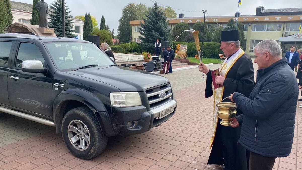 На Городенківщині освятили автівки для захисників 3