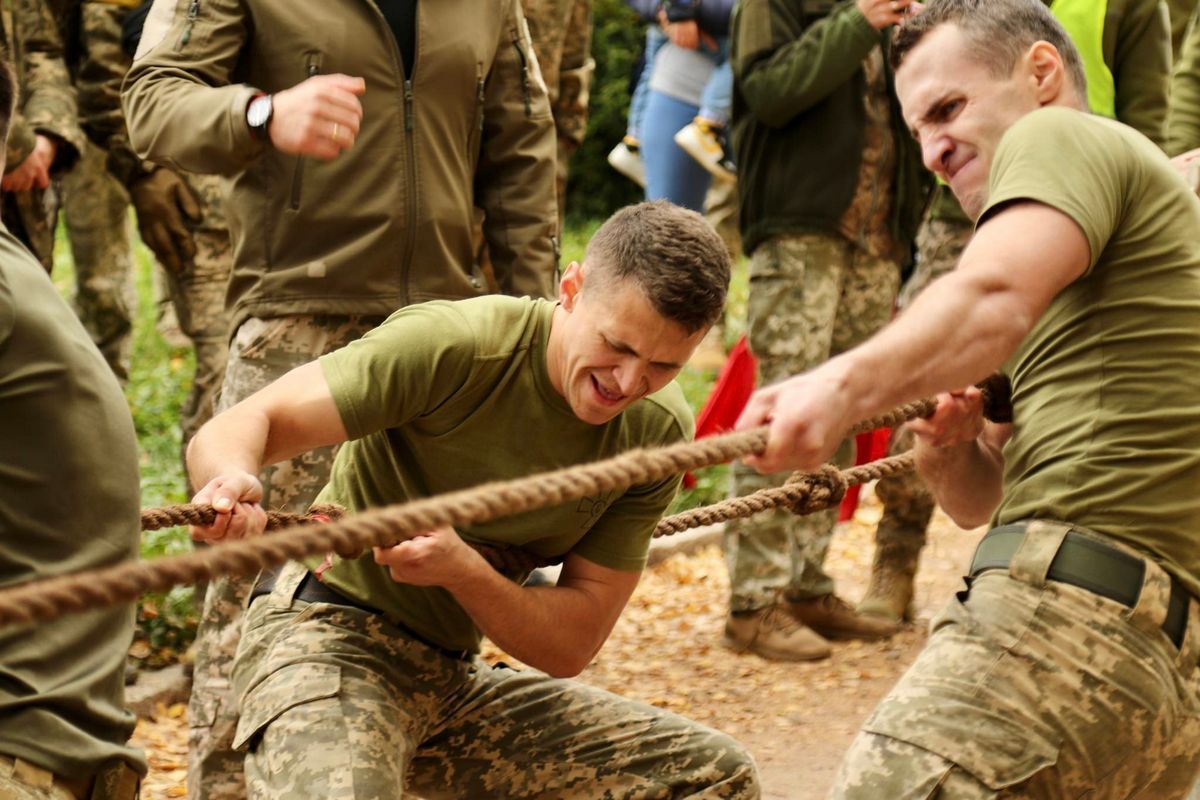 Авіатори з'їхались на Прикарпаття і влаштували змагання з кросфіту 3