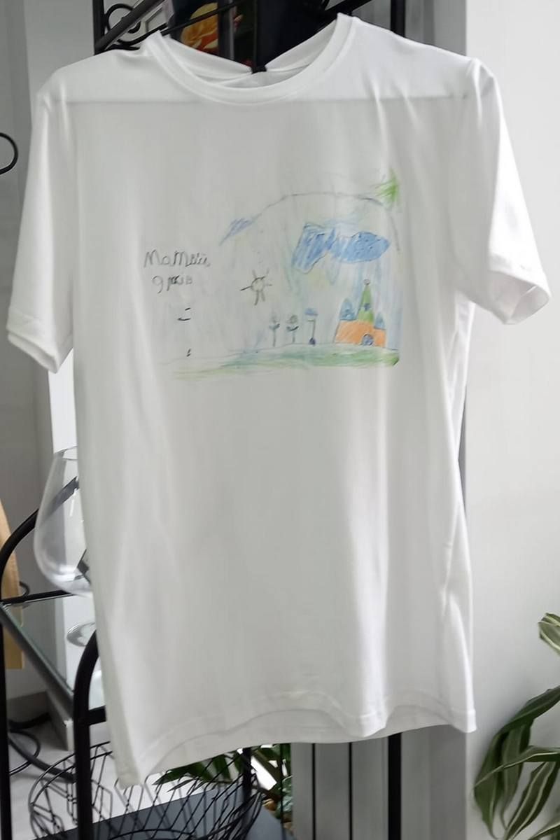 Футболки з малюнками особливих дітей виклали на продаж у Коломиї 6