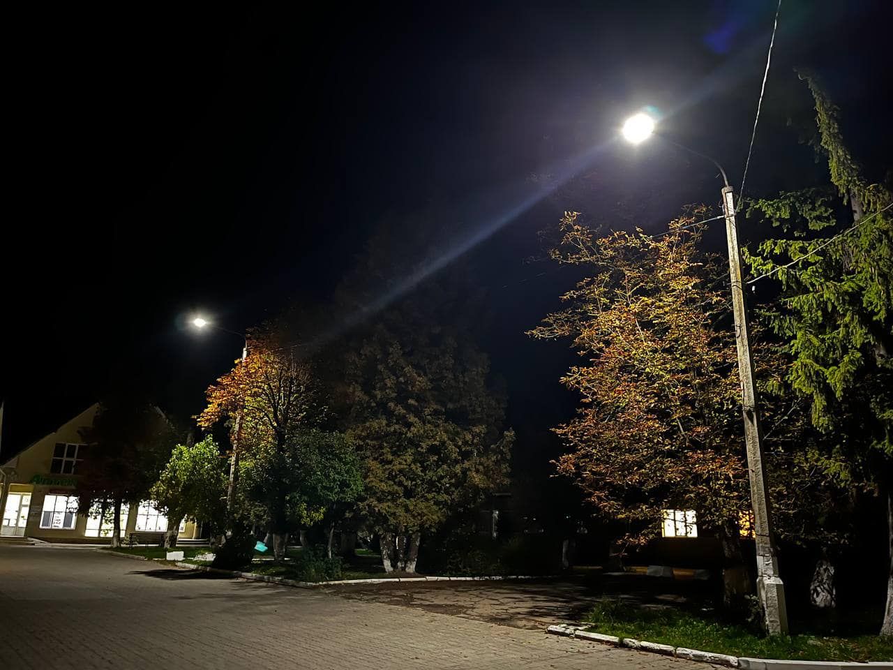 Очам не віриться: у селі Майдан нарешті встановили ліхтарі 5