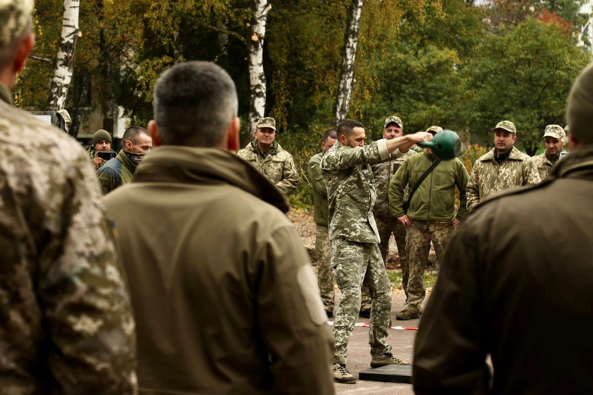 Авіатори з'їхались на Прикарпаття і влаштували змагання з кросфіту 4